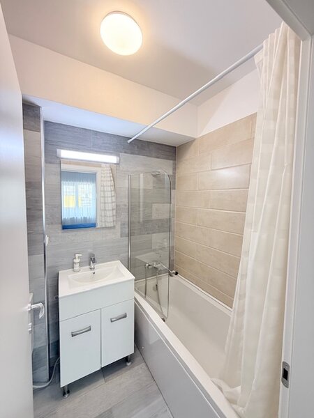 Unirii, 13 Septembrie, Hotel Marriott, Casa Poporului- 3 camere, bloc nou